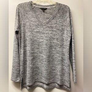 Banana Republic Women’s Gray V-Neck Long Sleeve Super Soft Top Like New Sz Small